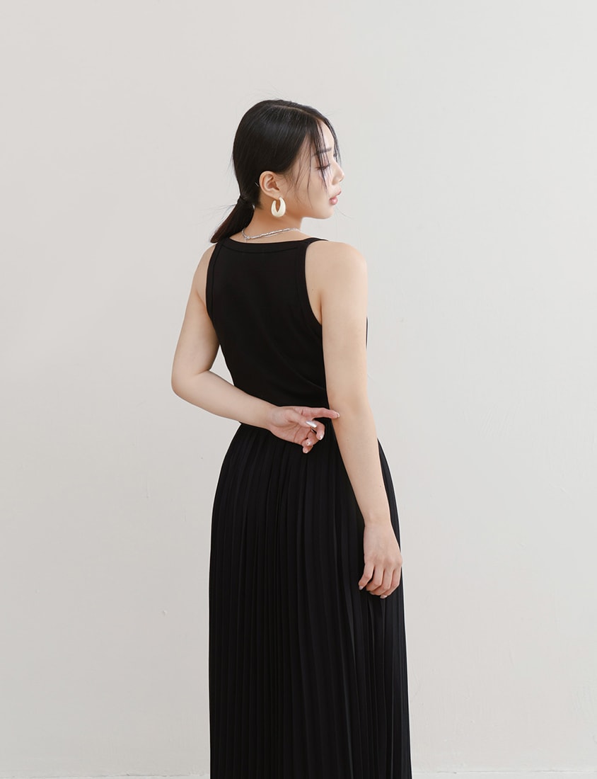 MISS. Elegant Fine-Pleated Double Layer Sheer Plus Size Maxi Skirt