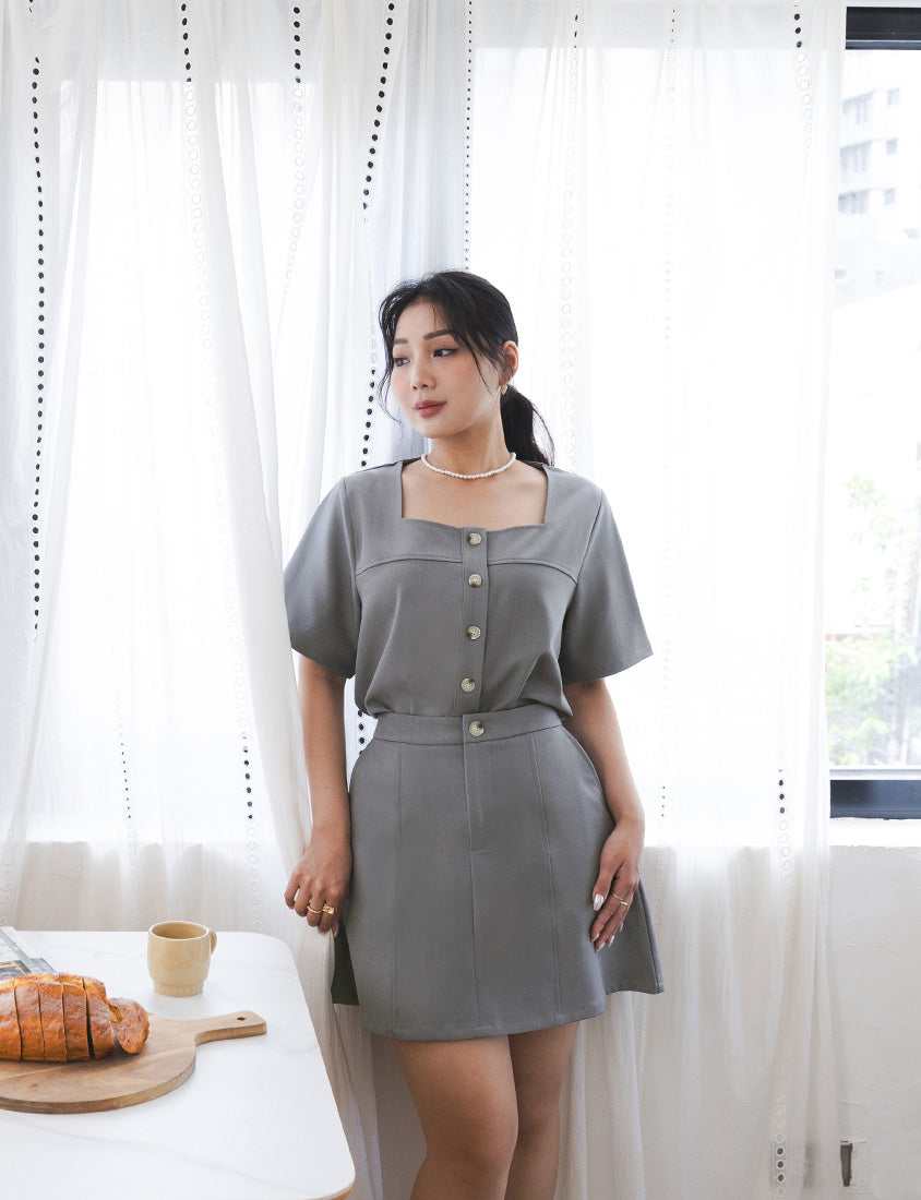 MISS. Korean Contrast Stitch Twill Back-Elastic Plus Size Mini Skirt