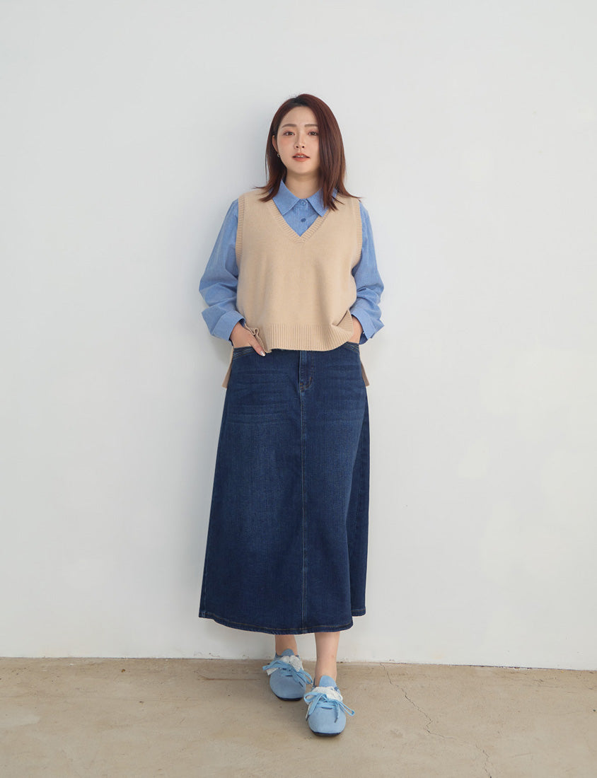 Standard Perfect Fit Back Slit Plus Size Denim Maxi Skirt