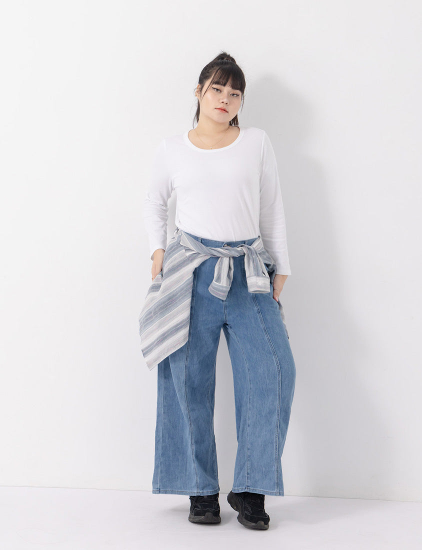 Standard Stitch Detail Plus Size Wide-Leg Jeans