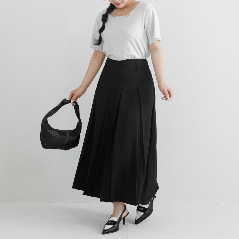 MISS. Elegant Wide Pleated Elastic Back Waist Plus Size Maxi Skirt