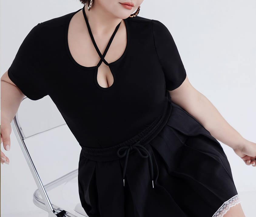 MUA! Space Cotton U-Neck Tie-Front Plus Size Top