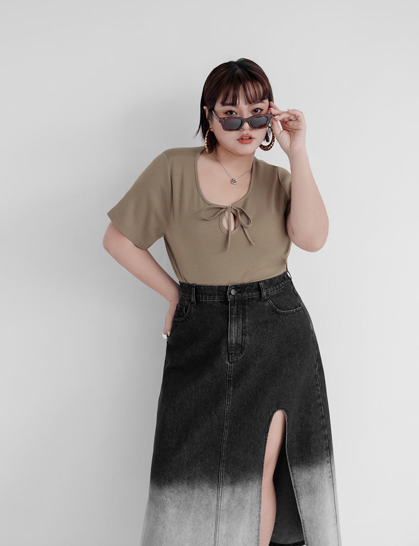 MUA! Space Cotton U-Neck Tie-Front Plus Size Top
