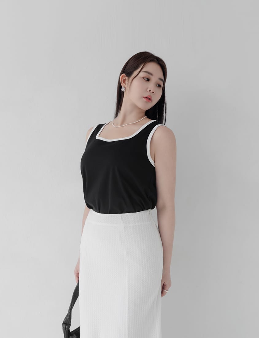 MISS. Basic Contrast Piped Plus Size Square Neck Tank Top