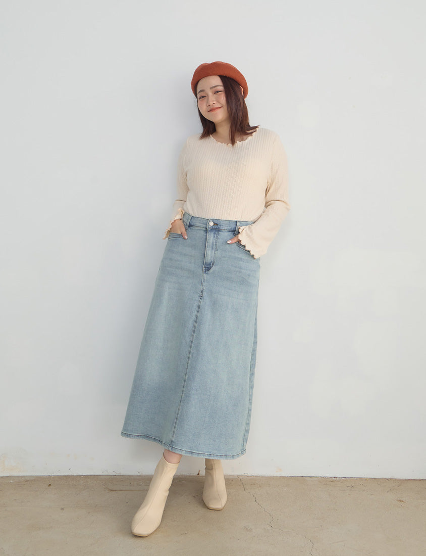 Standard Perfect Fit Back Slit Plus Size Denim Maxi Skirt