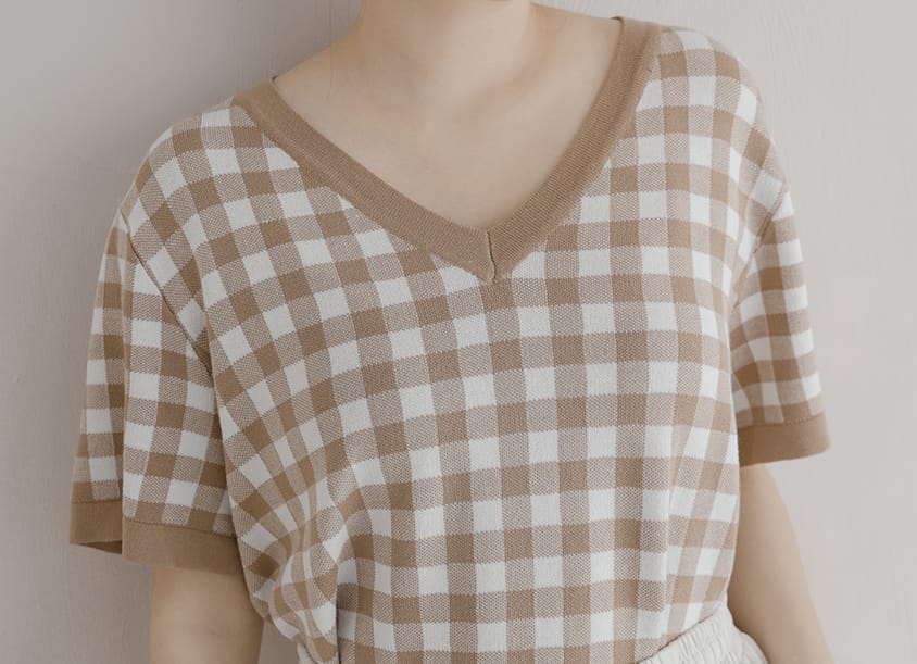 Plaid V-Neck Knit Plus Size Short Sleeve Top