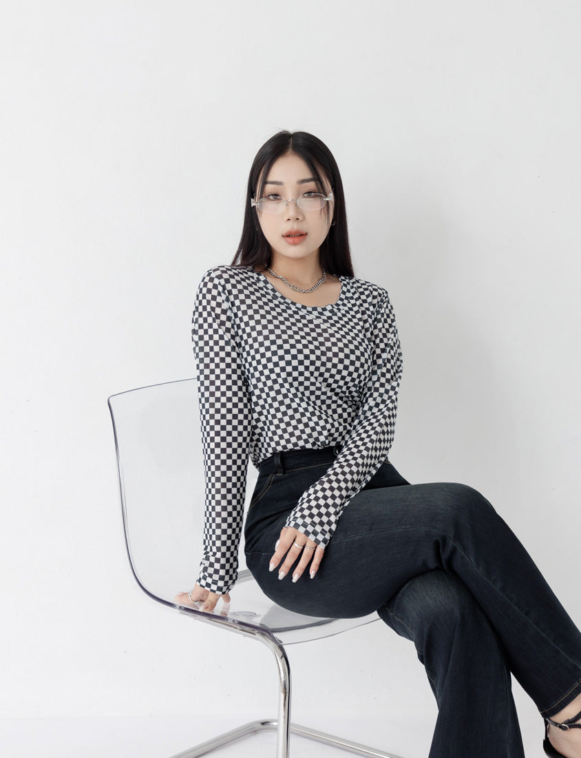 MUA! Cooling Tech V-Cut Plus Size Flare Jeans