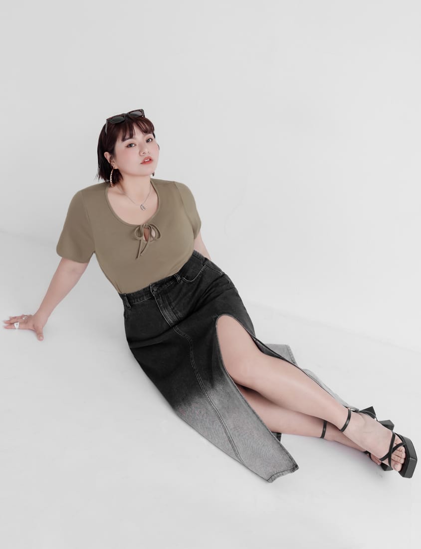 MUA! Space Cotton U-Neck Tie-Front Plus Size Top