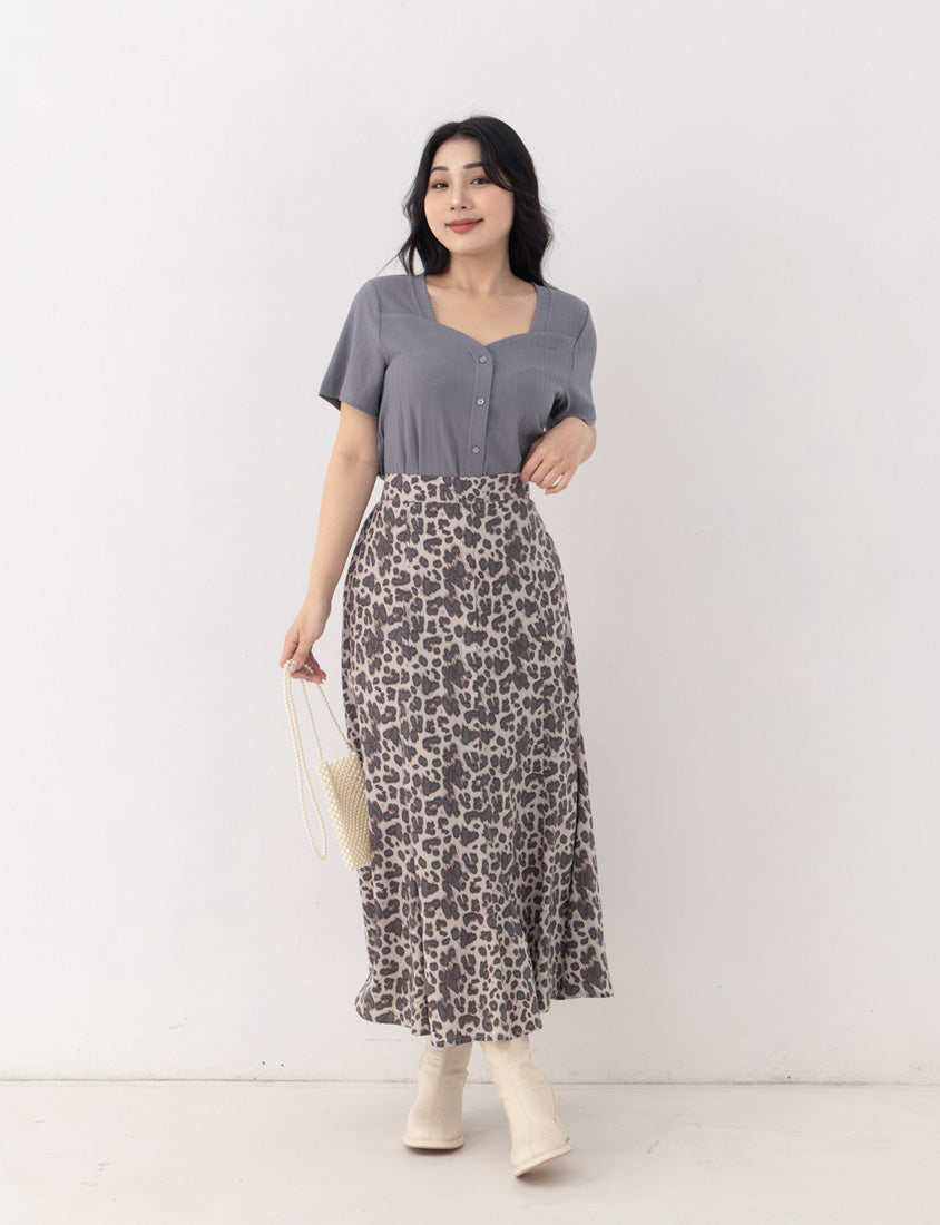 Multicolor Heart Collar Floral Button Plus Size Ribbed Top