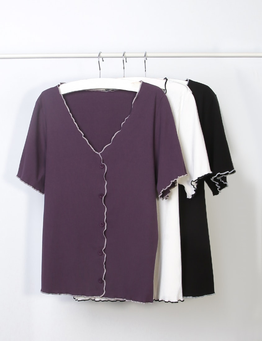 MUA! V-Neck Contrast Lettuce-Edge Plus Size Short Sleeve Top
