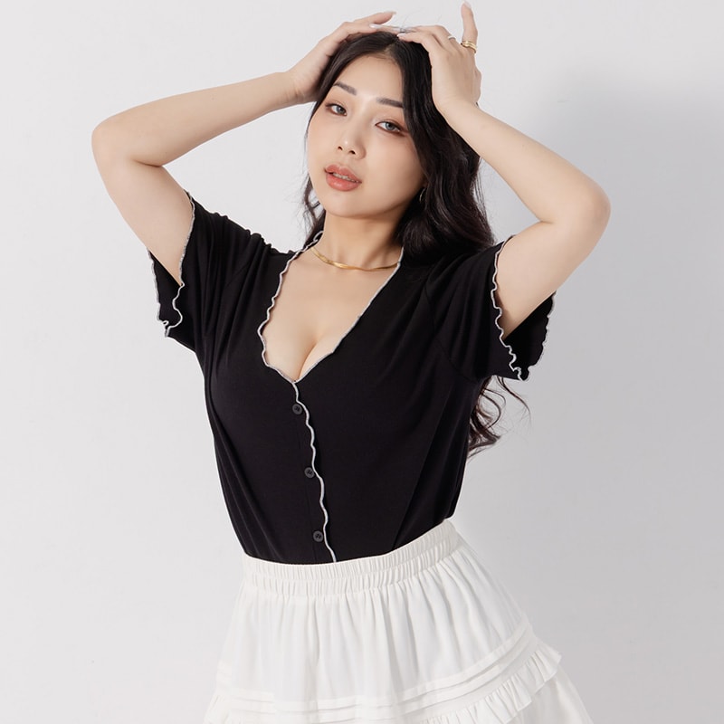 MUA! V-Neck Contrast Lettuce-Edge Plus Size Short Sleeve Top