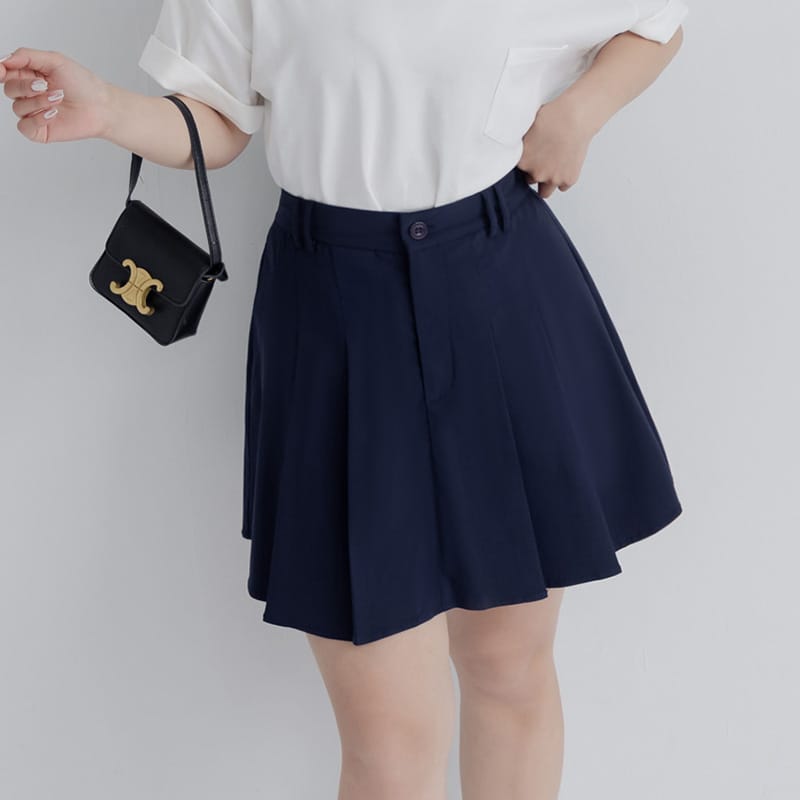 Skin-friendly Silky Pleated Back Elastic Plus Size Mini Skirt (With Pants)