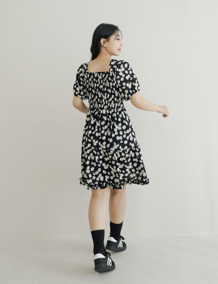Daisy Print Square Neck Smocked Puff Sleeve Plus Size Mini Dress