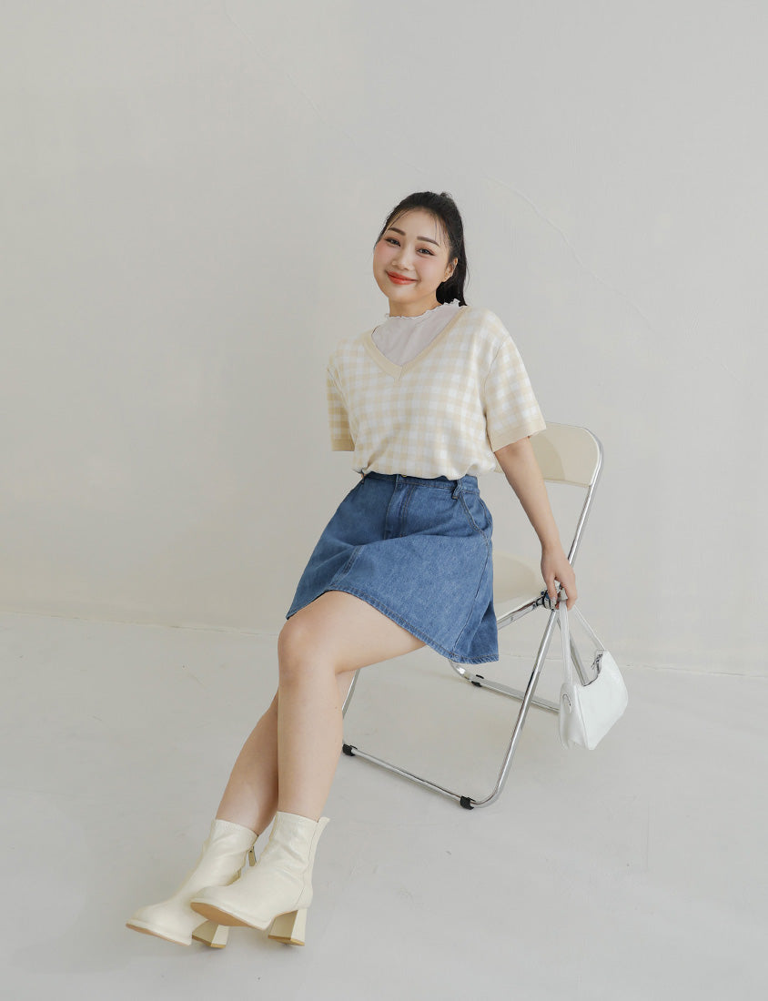 Plaid V-Neck Knit Plus Size Short Sleeve Top