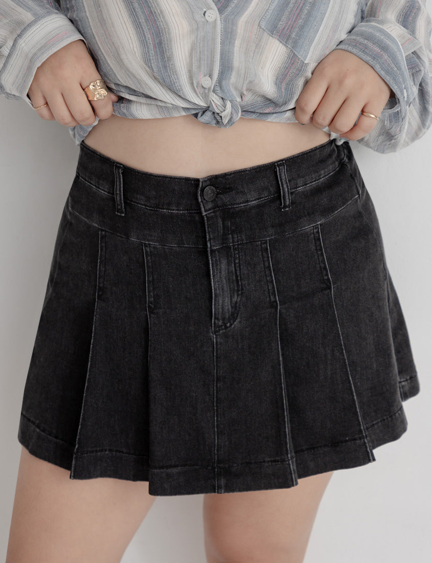 MUA! Sweet & Hot Denim Pleated Plus Size Mini Skirt (with Inner Pants)