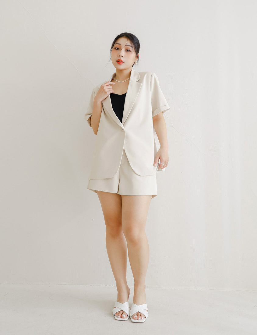 MISS. Elegant Back Elastic Waist Plus Size Tailored Shorts
