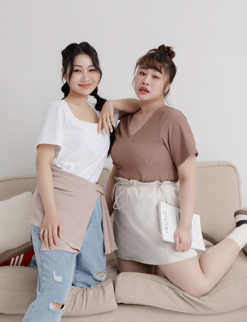 Pobra. Airy Ribbed V-Neck Short Sleeve Plus Size Bratop