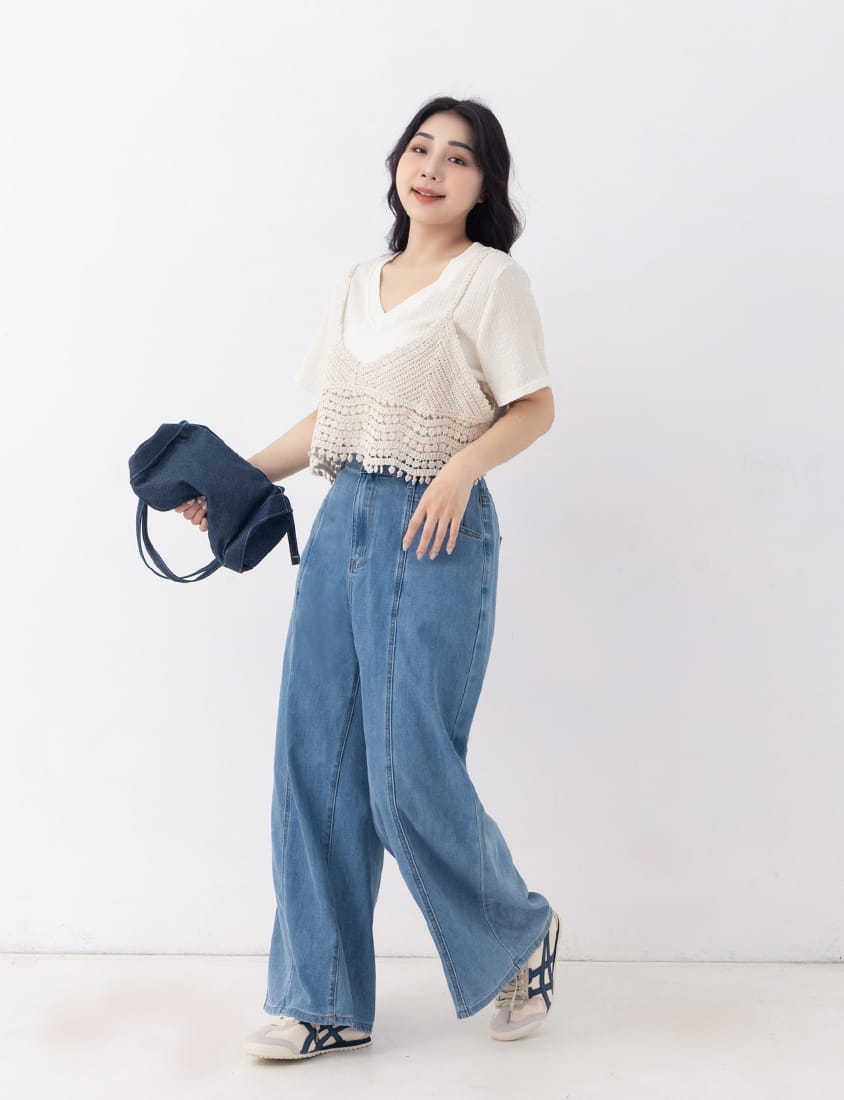 Pear-Shaped Friendly! Seamed Plus Size Wide Leg Jeans