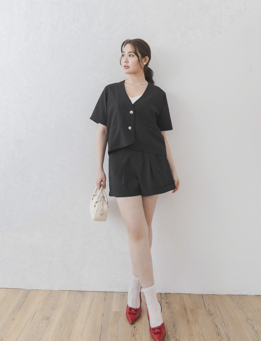 MISS. Wrinkle-Resistant Skin-Friendly Linen Cuffed Plus Size Shorts