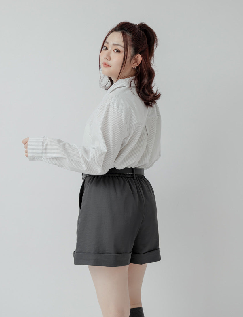Elastic Back Waist Structured Cuffed Plus Size Shorts (With Belt)