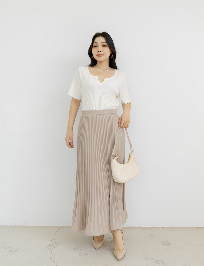 MISS. Essential Wavy Edge Plus Size Knit Top