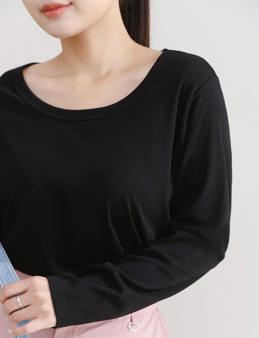 U-Neck Slim Fit Plus Size Long Sleeve Tee