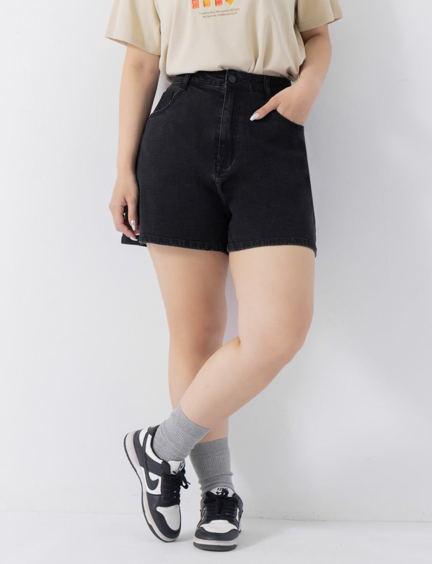 Versatile Contrast-Pocket Plus Size Denim Shorts