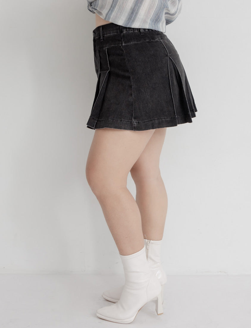 MUA! Sweet & Hot Denim Pleated Plus Size Mini Skirt (with Inner Pants)