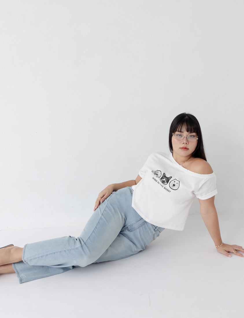 MUA! Cooling Tech V-Cut Plus Size Flare Jeans
