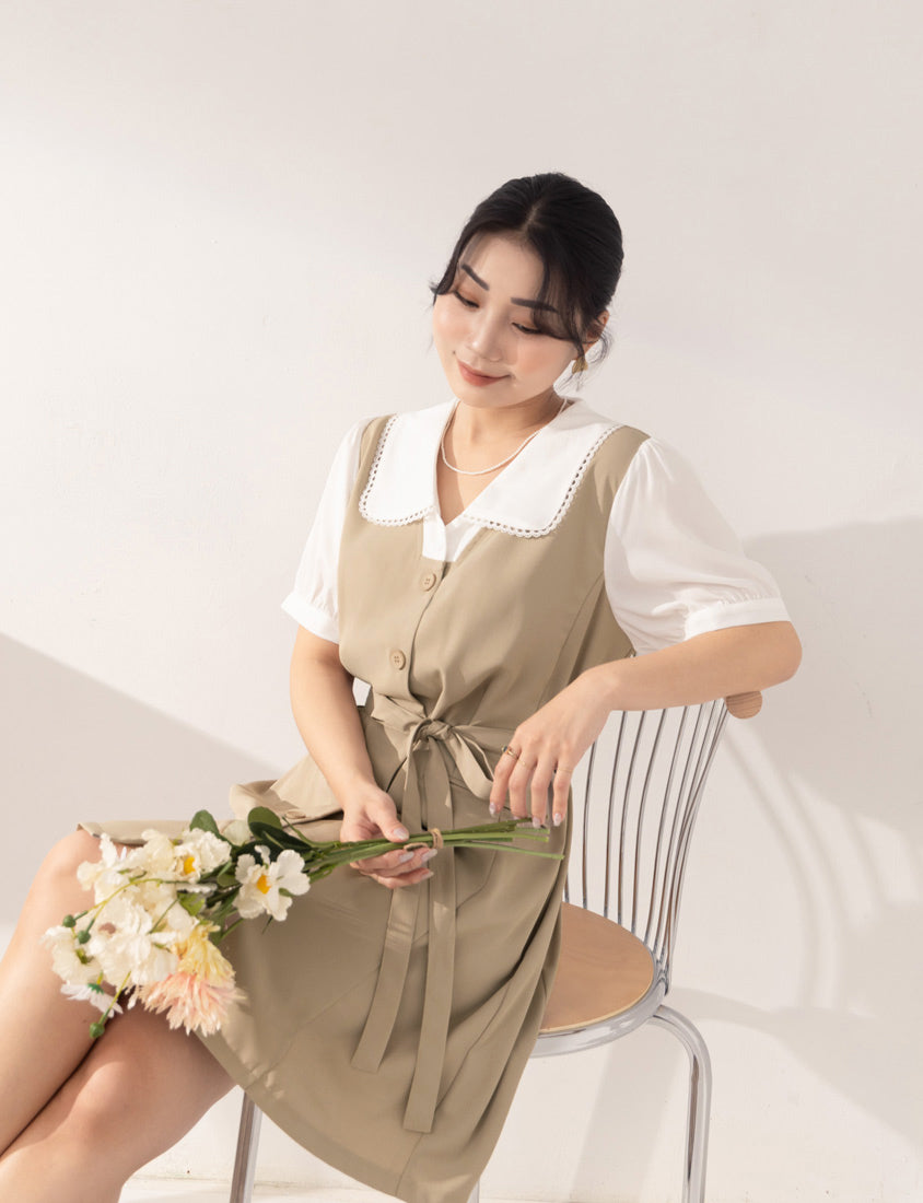 MISS. Elegant Lace Collar Plus Size Puff Sleeve Dress (With Waist Tie)