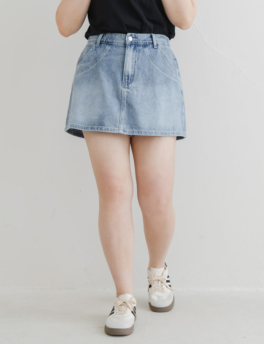Curved Stitch A-Line Plus Size Skort