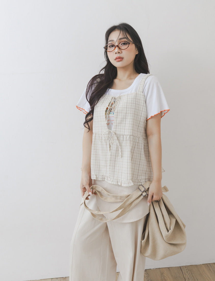 Crew Neck Contrast Ruffle Trim Plus Size Graphic Tee (Illustrator Collaboration)