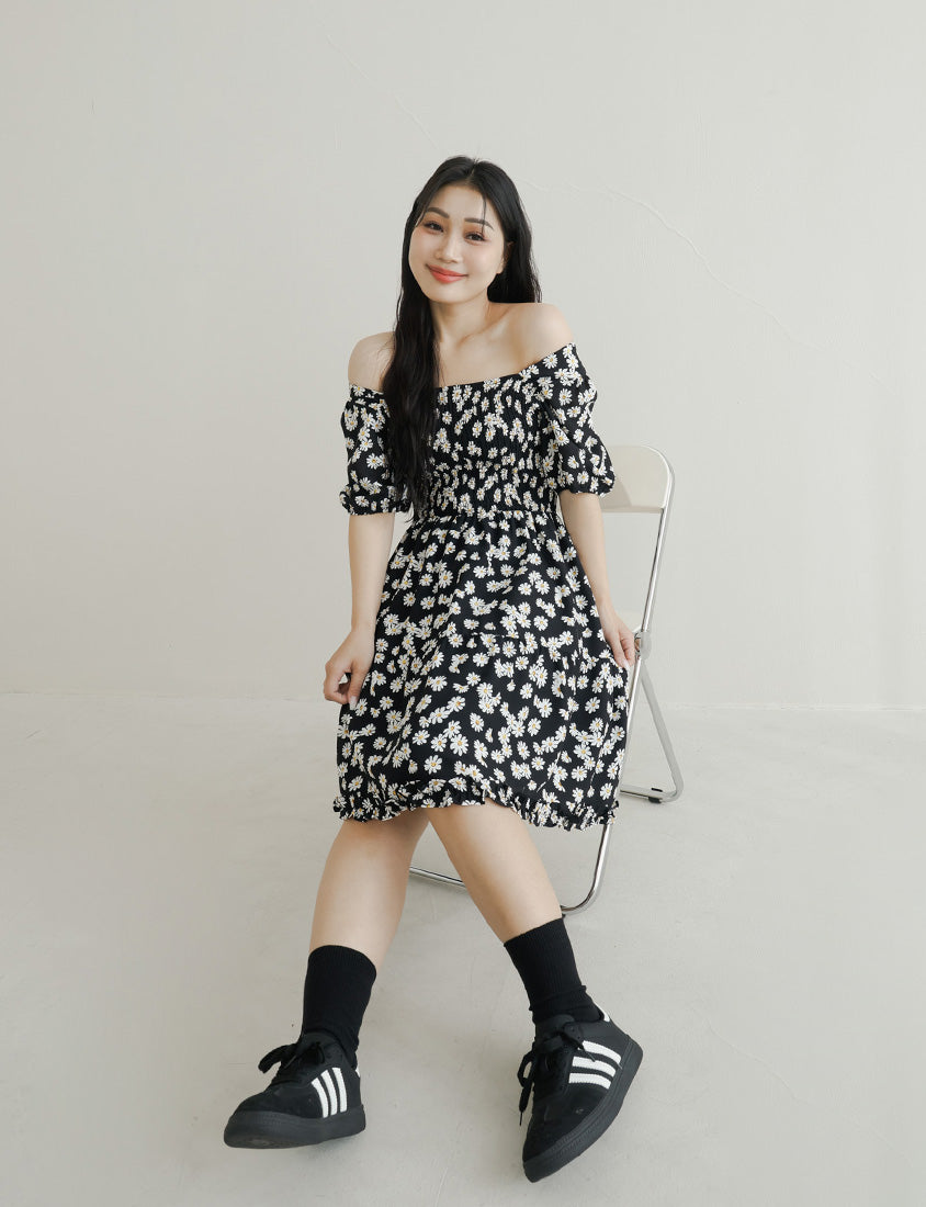 Daisy Print Square Neck Smocked Puff Sleeve Plus Size Mini Dress
