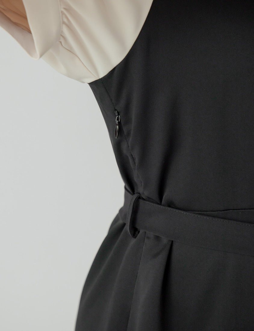 Layered-Look Contrast Collar Plus Size Mini Dress (with Belt)