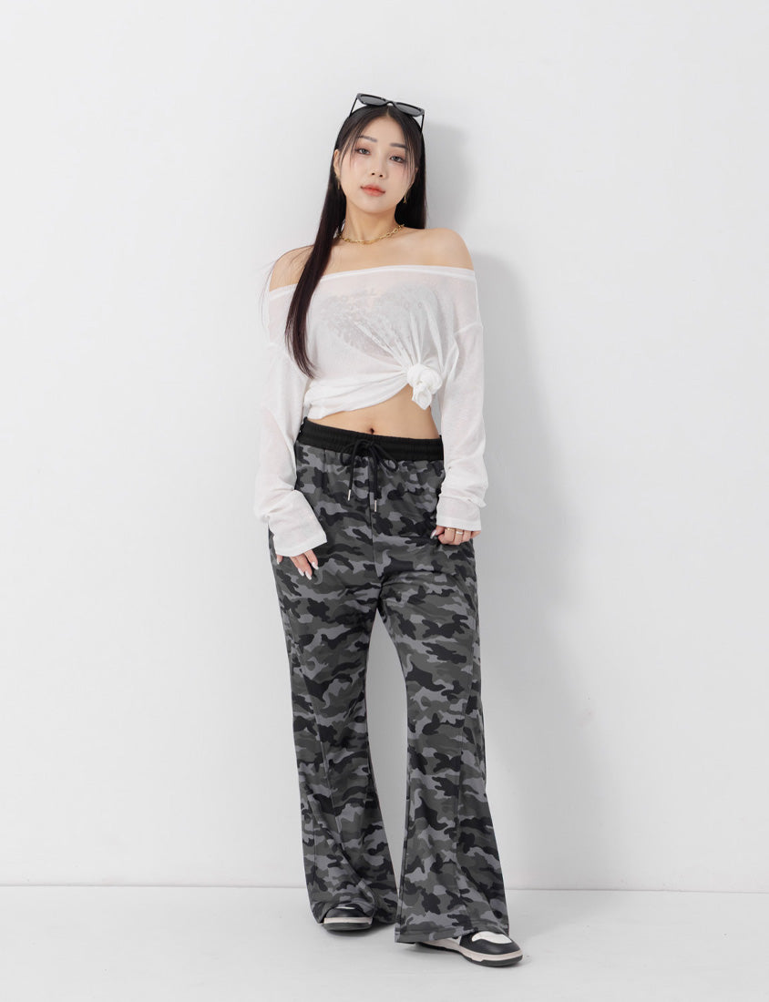 MUA! Chic Graphic Heart Lettering Plus Size Top