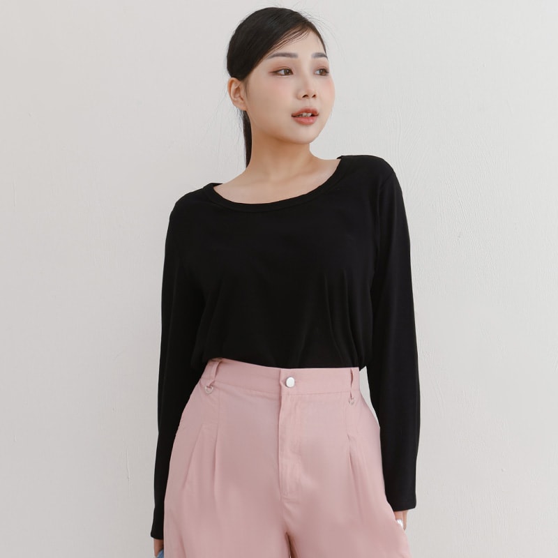 U-Neck Slim Fit Plus Size Long Sleeve Tee