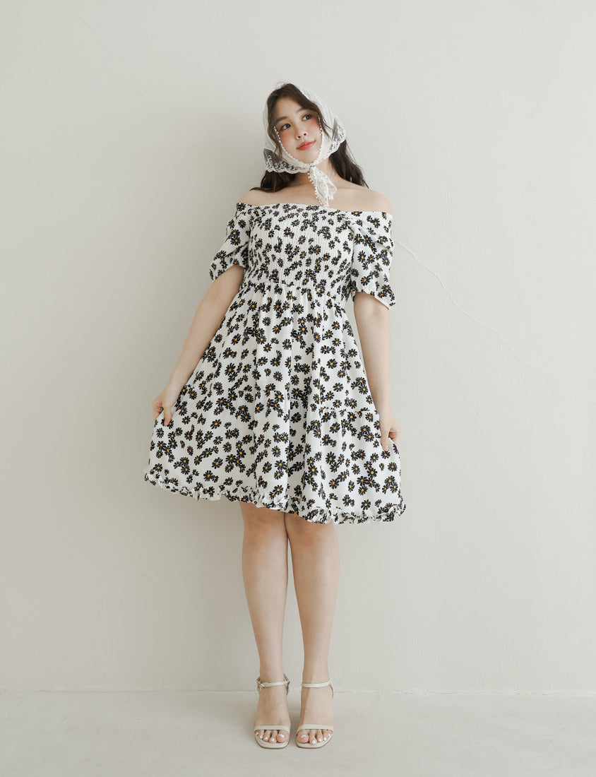 Daisy Print Square Neck Smocked Puff Sleeve Plus Size Mini Dress