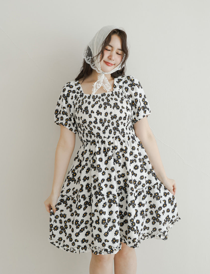 Daisy Print Square Neck Smocked Puff Sleeve Plus Size Mini Dress