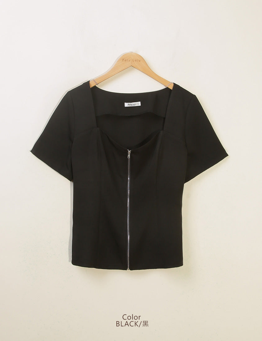 MUA! Heart-Shape Neckline Curved Zipper Plus Size Short Sleeve Top