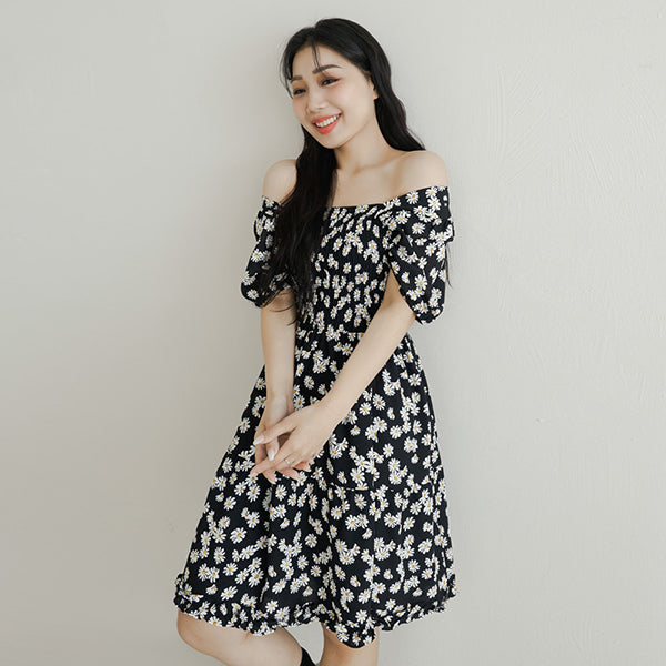 Daisy Print Square Neck Smocked Puff Sleeve Plus Size Mini Dress