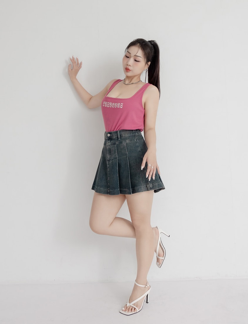 MUA! Sweet & Hot Denim Pleated Plus Size Mini Skirt (with Inner Pants)