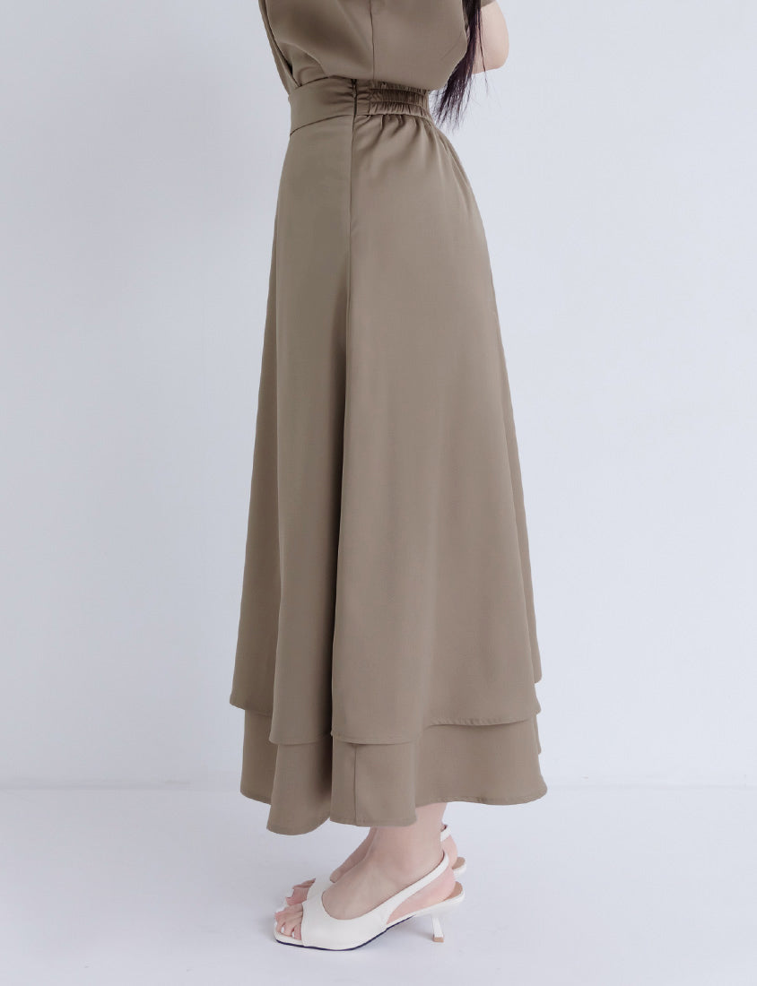 MISS. Fairy Double Layered Back Elastic Glossy Plus Size Maxi Skirt