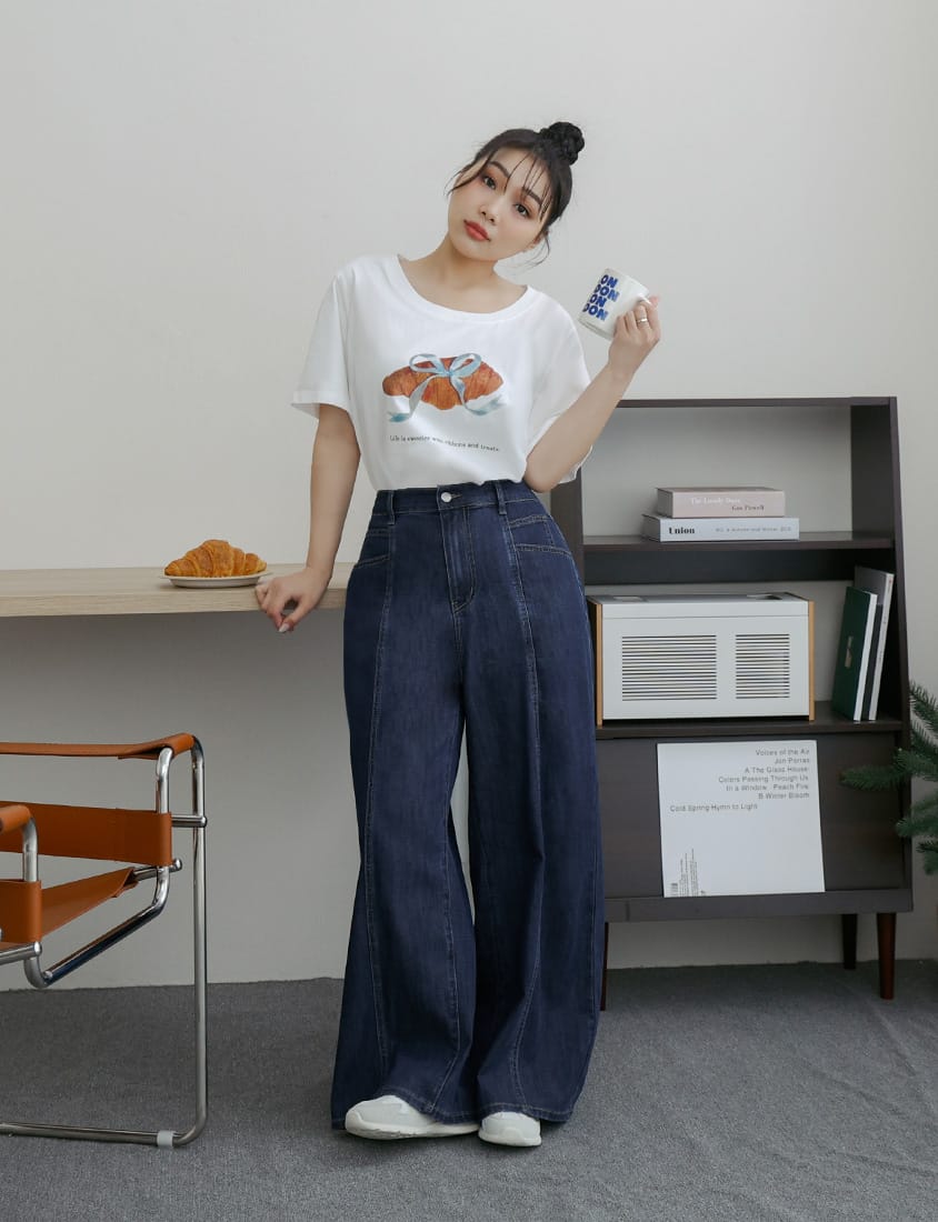 Apple-Shaped Friendly! Seamed Plus Size Wide Leg Jeans