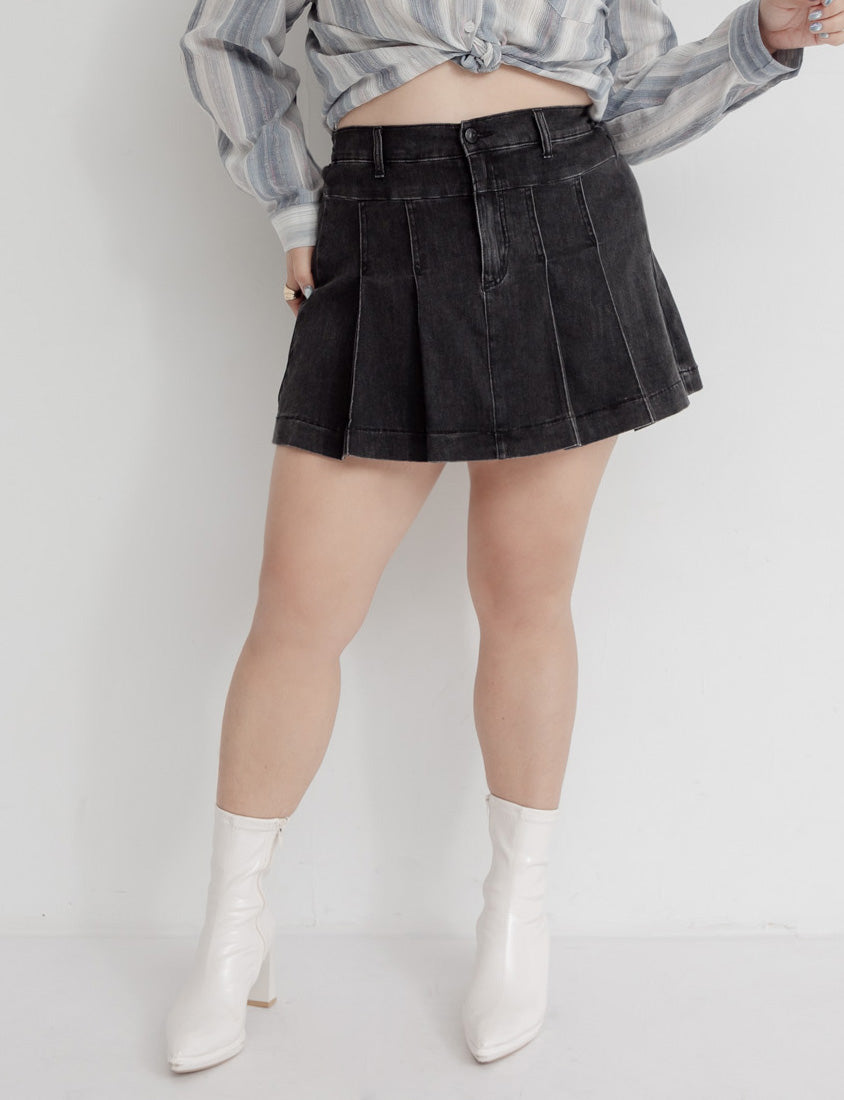 MUA! Sweet & Hot Denim Pleated Plus Size Mini Skirt (with Inner Pants)
