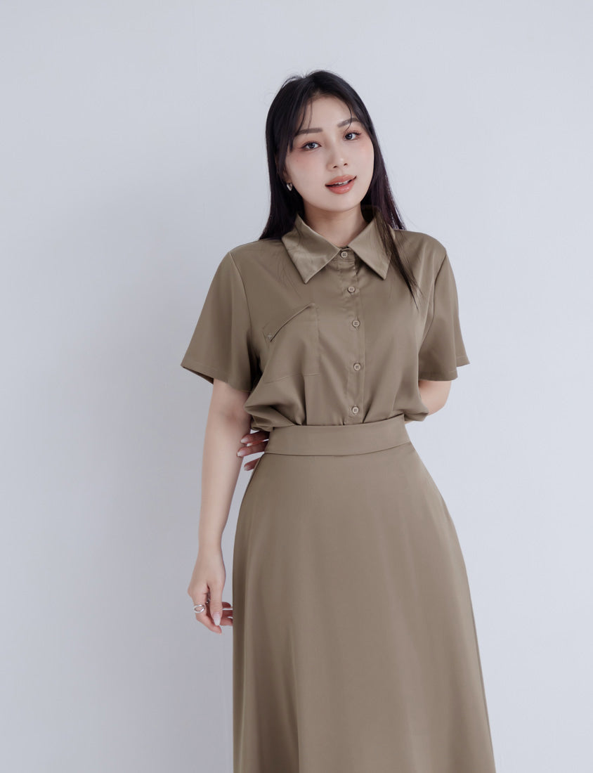 MISS. Elegant Pleat-Back Satin Plus Size Pocket Shirt