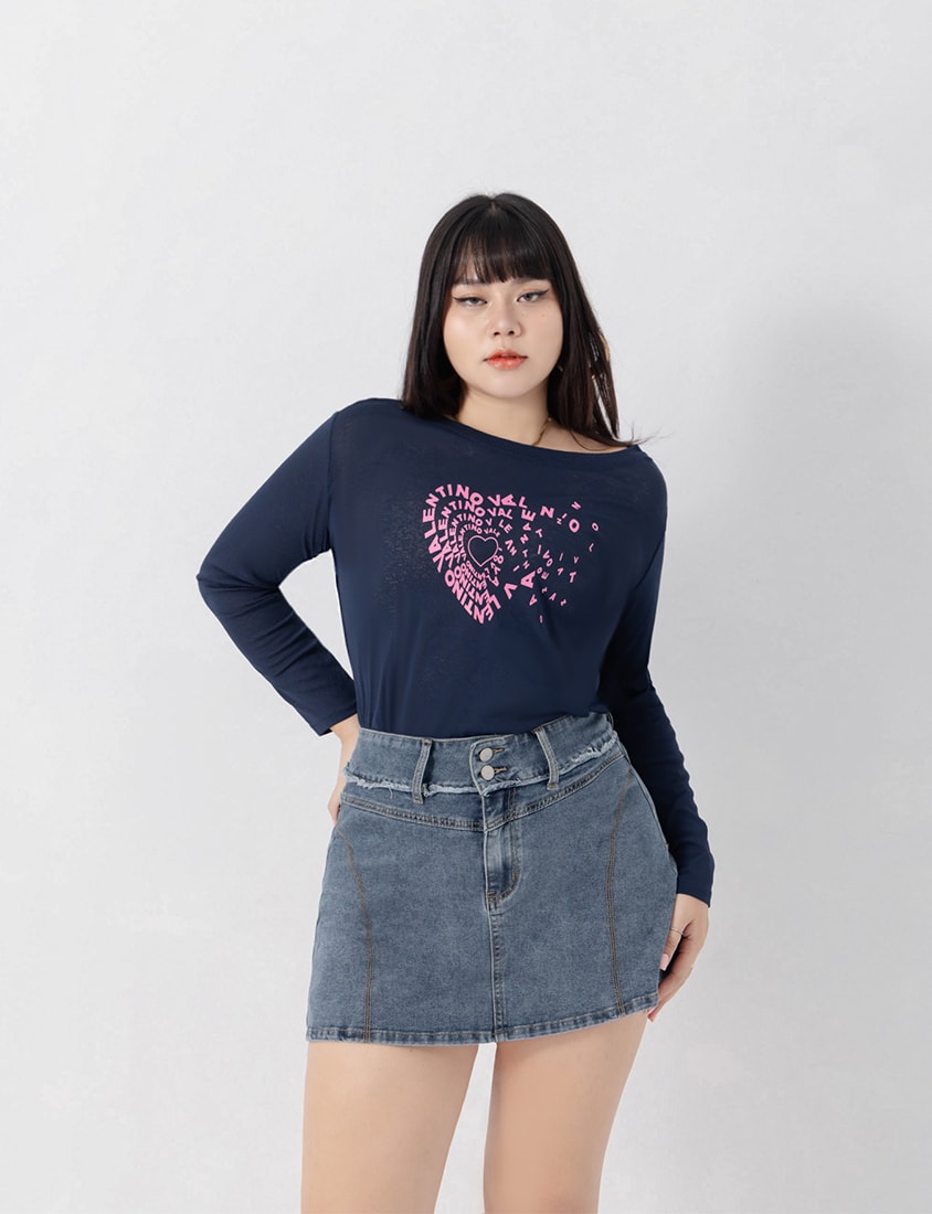 MUA! Chic Graphic Heart Lettering Plus Size Top