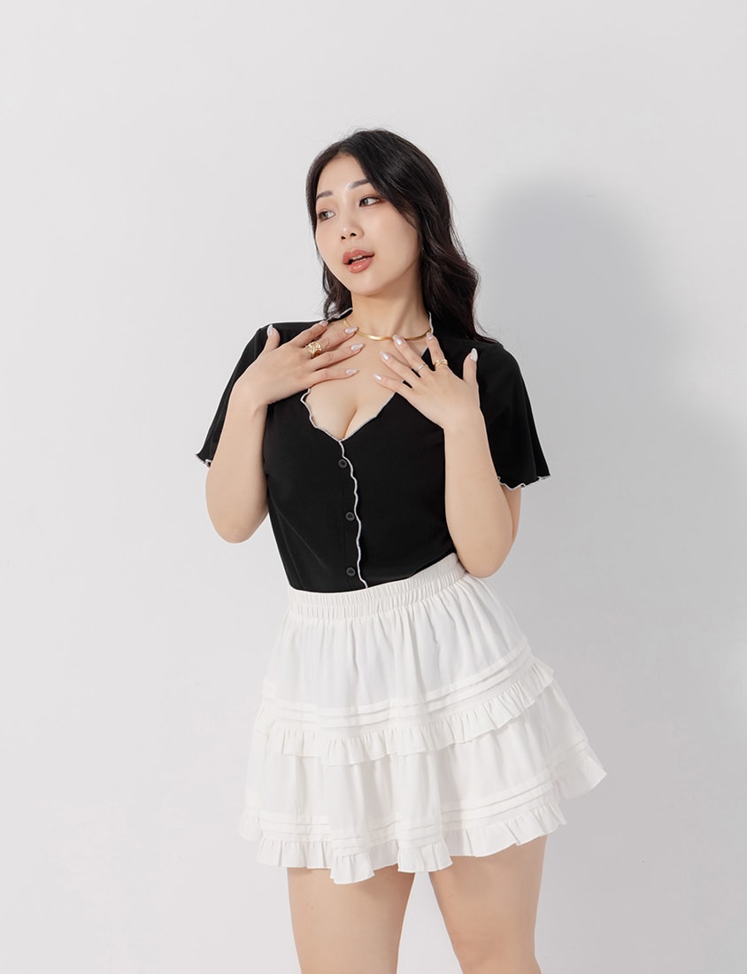 MUA! V-Neck Contrast Lettuce-Edge Plus Size Short Sleeve Top