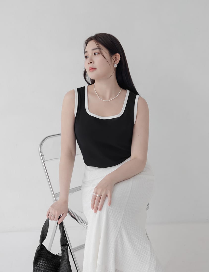 MISS. Basic Contrast Piped Plus Size Square Neck Tank Top