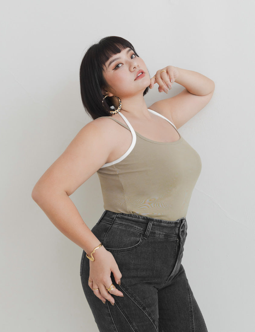 MUA! Chic Contrast Plus-Size Halter Neck Tank