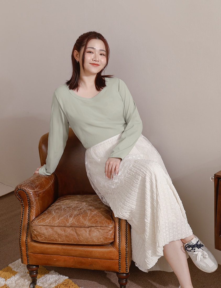 U-Neck Slim Fit Plus Size Long Sleeve Tee